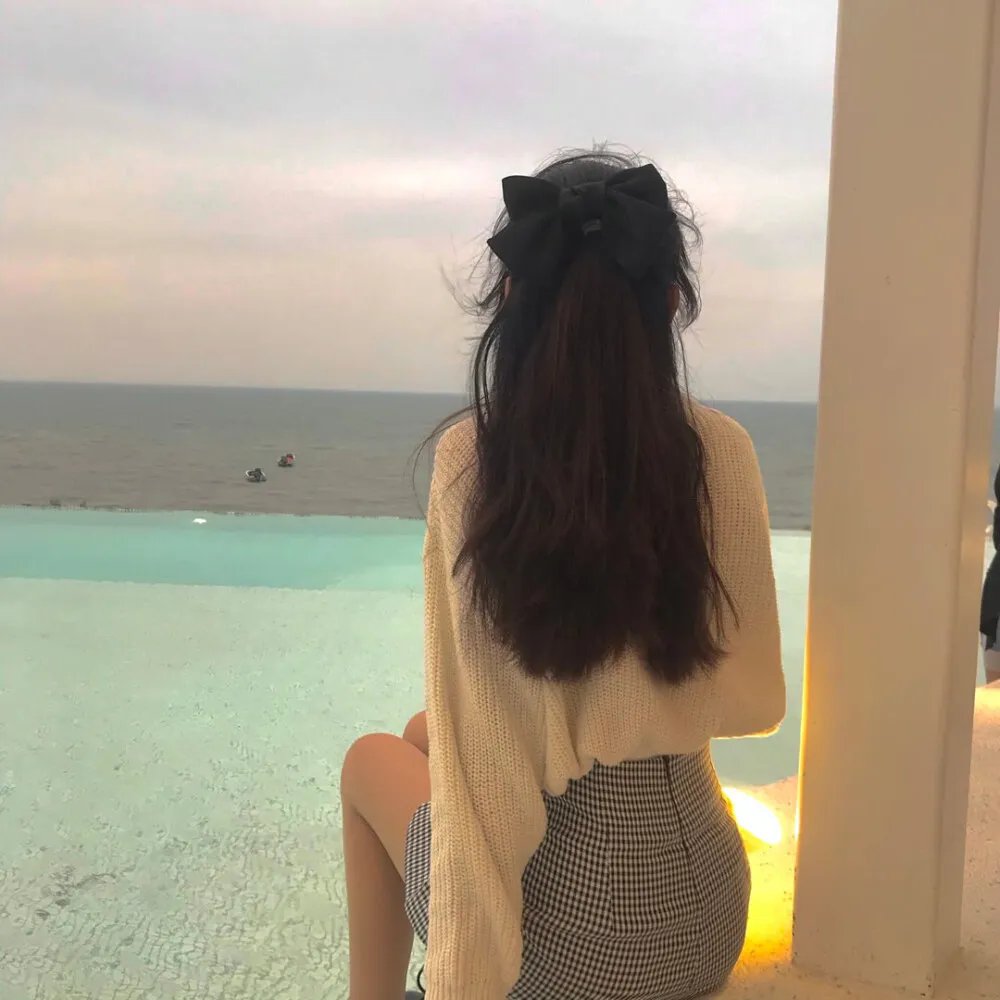 高于一切 海报